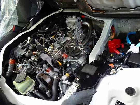 ハイエースバン DX 1t 4WD 中温冷凍車 3人乗り 4ドア