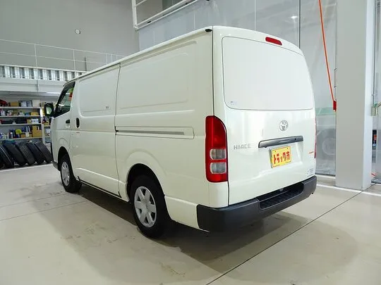 ハイエースバン DX 1t 4WD 中温冷凍車 3人乗り 4ドア
