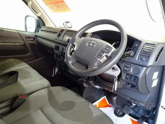 ハイエースバン DX 1t 4WD 中温冷凍車 3人乗り 4ドア