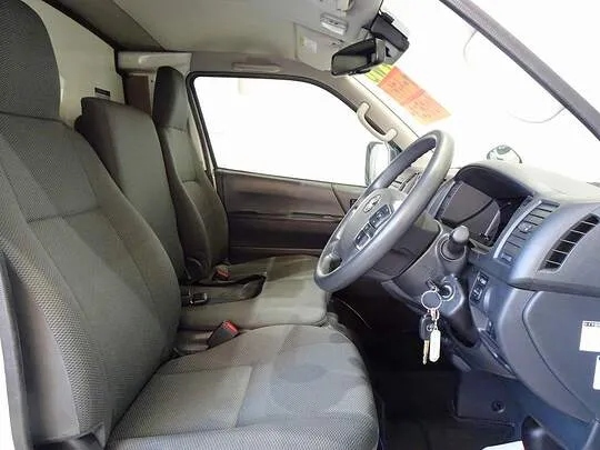 ハイエースバン DX 1t 4WD 中温冷凍車 3人乗り 4ドア