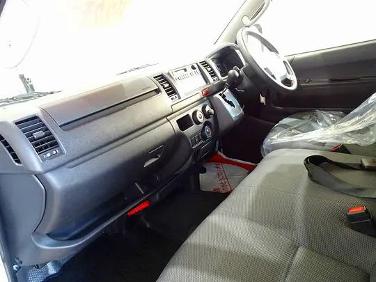 ハイエースバン DX 1t 4WD 中温冷凍車 3人乗り 4ドア