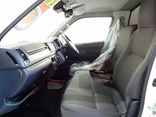 ハイエースバン DX 1t 4WD 中温冷凍車 3人乗り 4ドア