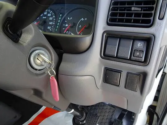 ボンゴトラック DX 1t 4ＷＤ ワイドロー Ｗタイヤ 平ボデー ガソリン