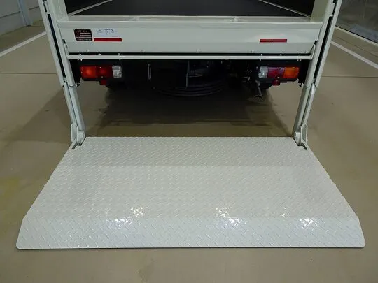 ダイナ 1.35t 4WD FJL Wタイヤ 垂直P/G付 未使用車