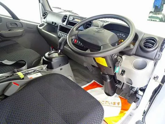 ダイナ 1.35t 4WD FJL Wタイヤ 垂直P/G付 未使用車