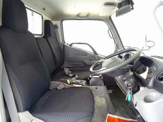 ダイナ 1.35t 4WD FJL Wタイヤ 垂直P/G付 未使用車