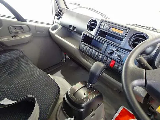 ダイナ 1.35t 4WD FJL Wタイヤ 垂直P/G付 未使用車