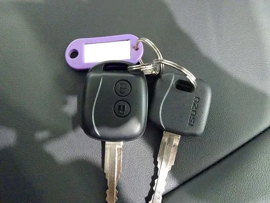 フォワード 3.7t 標準ベッドレス アームロール 210ps 未使用車