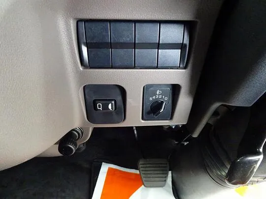 キャンター 2t 全低床 標準 Wキャブ/垂直PG付 未使用車