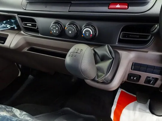 キャンター 2t 全低床 標準 Wキャブ/垂直PG付 未使用車