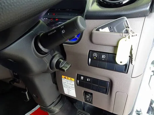 キャンター 2t 全低床 標準 Wキャブ/垂直PG付 未使用車