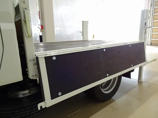 キャンター 2t 全低床 標準 Wキャブ/垂直PG付 未使用車