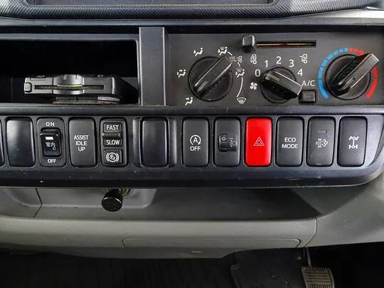 デュトロ 3t 4WD FJL 標準ロング タダノ4段クレーン付