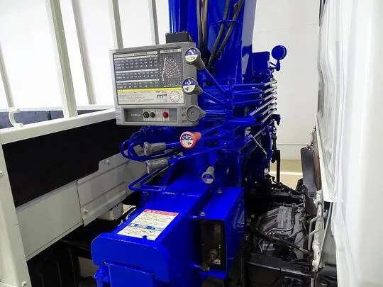 デュトロ 3t 4WD FJL 標準ロング タダノ4段クレーン付