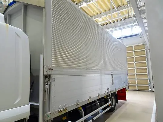 フォワード 2.7t ワイドベッド付 アルミウイング リアエアサス 210ps