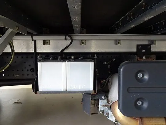 フォワード 2.7t ワイドベッド付 アルミウイング リアエアサス 210ps