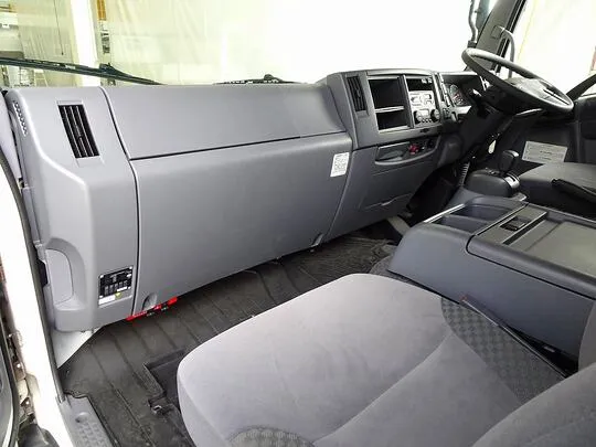 フォワード 2.7t ワイドベッド付 アルミウイング リアエアサス 210ps