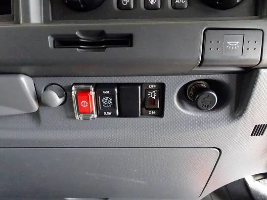 フォワード 2.7t ワイドベッド付 アルミウイング リアエアサス 210ps