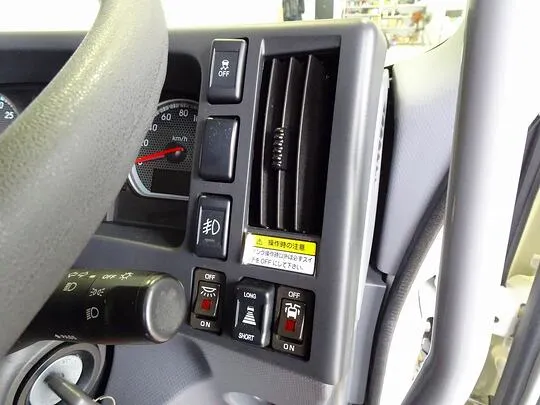 フォワード 2.7t ワイドベッド付 アルミウイング リアエアサス 210ps