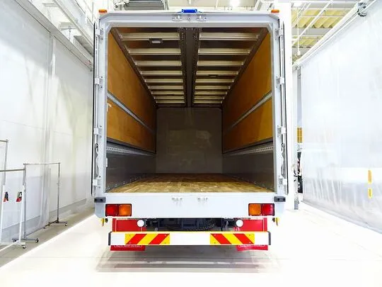 フォワード 2.7t ワイドベッド付 アルミウイング リアエアサス 210ps