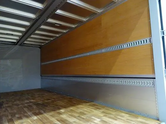 フォワード 2.7t ワイドベッド付 アルミウイング リアエアサス 210ps