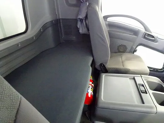 フォワード 2.7t ワイドベッド付 アルミウイング リアエアサス 210ps