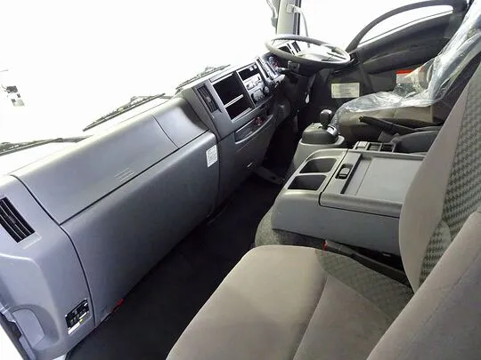 フォワード 2.7t ワイドベッド付 アルミウイング リアエアサス 210ps