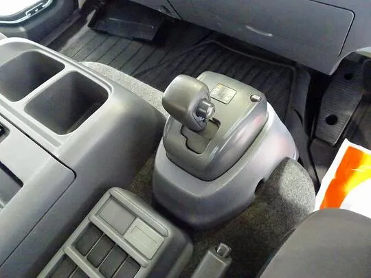 フォワード 3.75t 標準ベッドレス アルミブロック 平ボデー リアエアサス 210ps