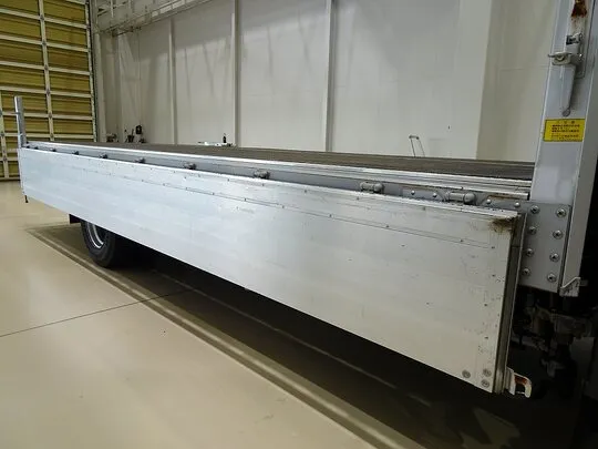 フォワード 3.75t 標準ベッドレス アルミブロック 平ボデー リアエアサス 210ps