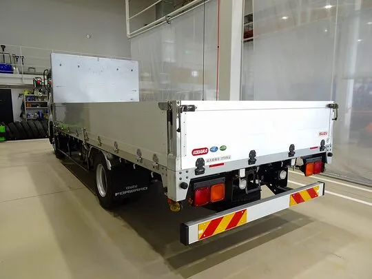 フォワード 3.75t 標準ベッドレス アルミブロック 平ボデー リアエアサス 210ps