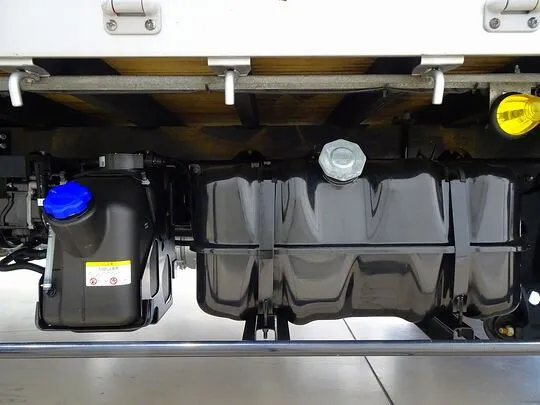 フォワード 3.75t 標準ベッドレス アルミブロック 平ボデー リアエアサス 210ps