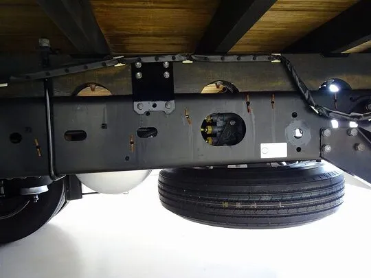 フォワード 3.75t 標準ベッドレス アルミブロック 平ボデー リアエアサス 210ps