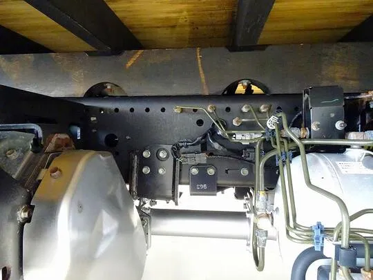 フォワード 3.75t 標準ベッドレス アルミブロック 平ボデー リアエアサス 210ps