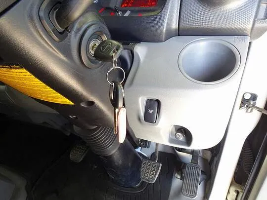 デュトロ 2t 4WD FJL 標準 平ボデー