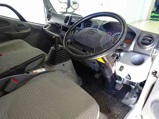 デュトロ 2t 4WD FJL 標準 平ボデー