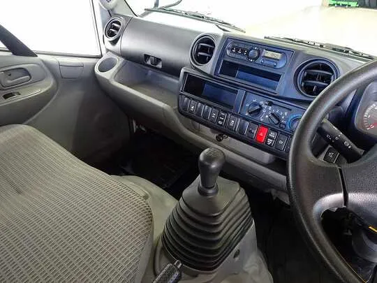 デュトロ 2t 4WD FJL 標準 平ボデー