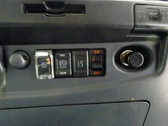 フォワード 2.25t ワイドベッド付 アルミウイング マルチゲート付 リアエアサス 240ps