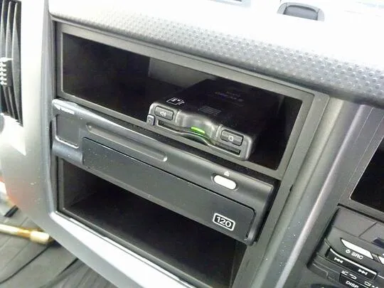 フォワード 2.25t ワイドベッド付 アルミウイング マルチゲート付 リアエアサス 240ps