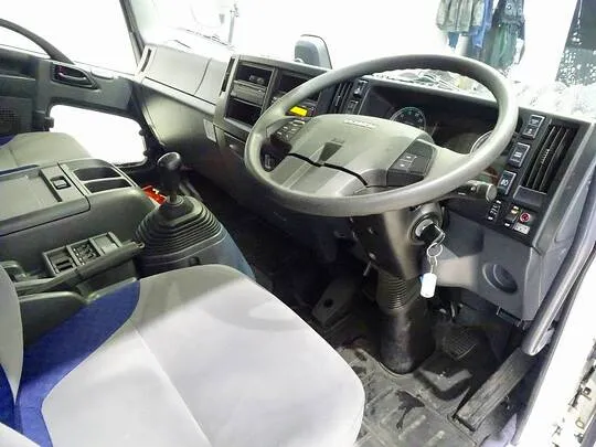 フォワード 2.25t ワイドベッド付 アルミウイング マルチゲート付 リアエアサス 240ps