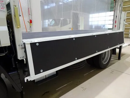 キャンター 3t 4No. 全低床 垂直P/G付 未使用車