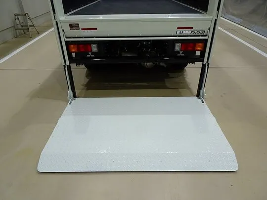 キャンター 3t 4No. 全低床 垂直P/G付 未使用車