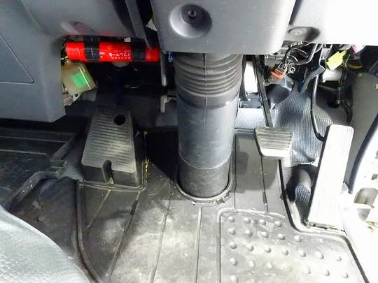 エルフ 1.5t 4WD FFL Sタイヤ 平ボデー