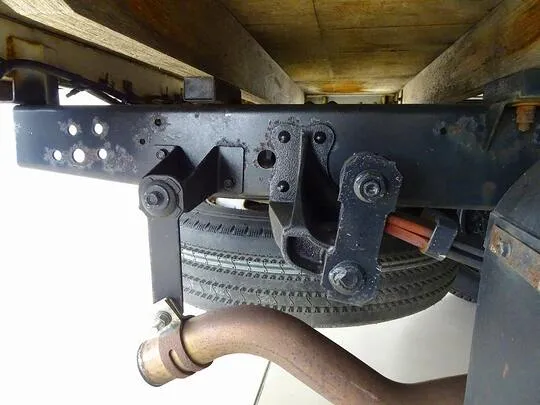 エルフ 1.5t 4WD FFL Sタイヤ 平ボデー