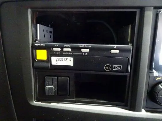 ギガ 14.6t 3軸 2デフ アルミウイング リアエアサス 380ps