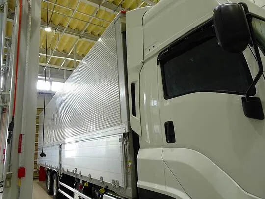 ギガ 14.6t 3軸 2デフ アルミウイング リアエアサス 380ps