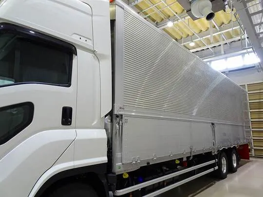 ギガ 14.6t 3軸 2デフ アルミウイング リアエアサス 380ps