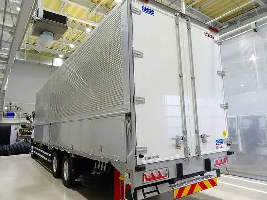 ギガ 14.6t 3軸 2デフ アルミウイング リアエアサス 380ps