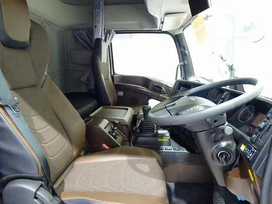 ギガ 14.6t 3軸 2デフ アルミウイング リアエアサス 380ps