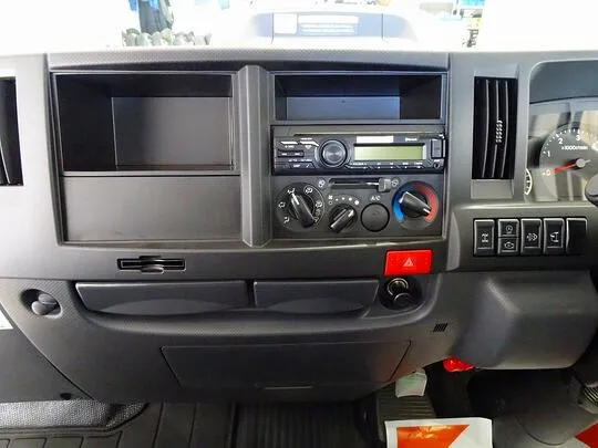 エルフ 1.55t 4WD FFL Wタイヤ 平ボデー 未使用車