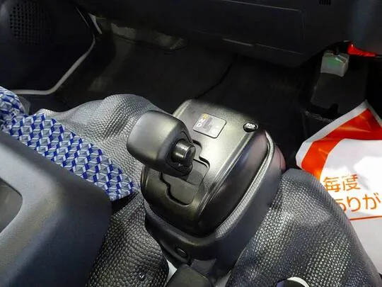 エルフ 1.55t 4WD FFL Wタイヤ 平ボデー 未使用車